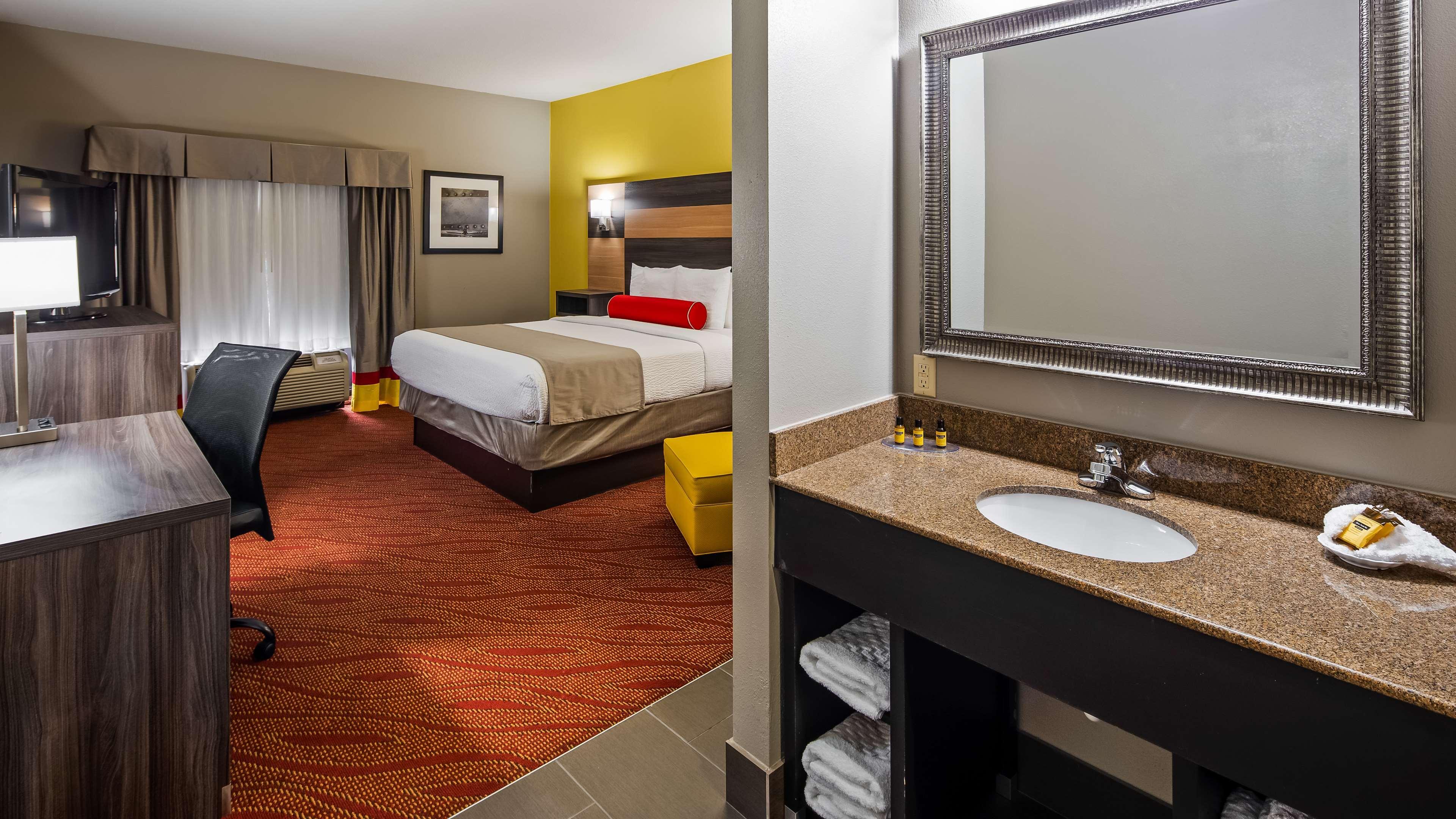 Best Western Plus Midwest City Inn & Suites Экстерьер фото