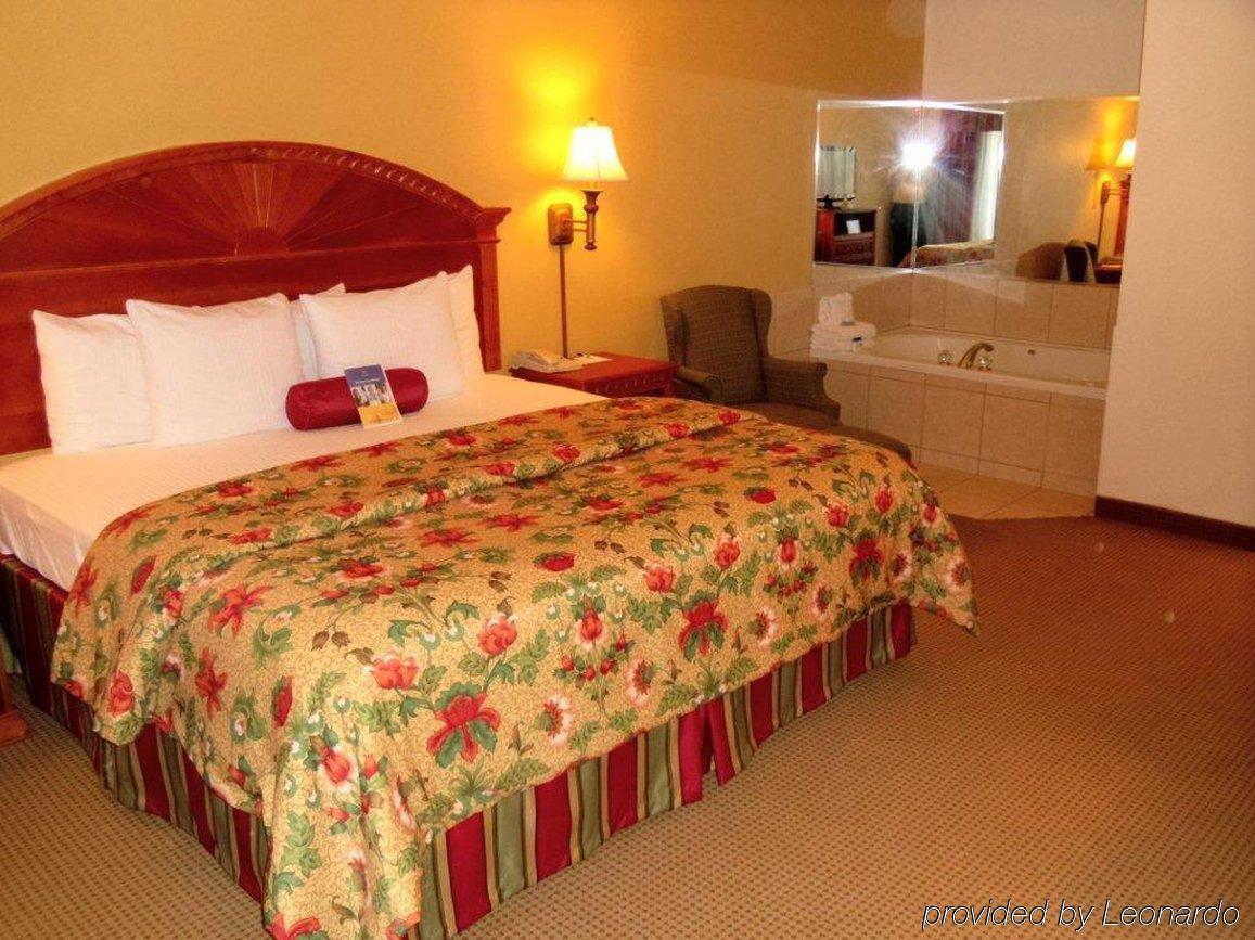 Best Western Plus Midwest City Inn & Suites Номер фото