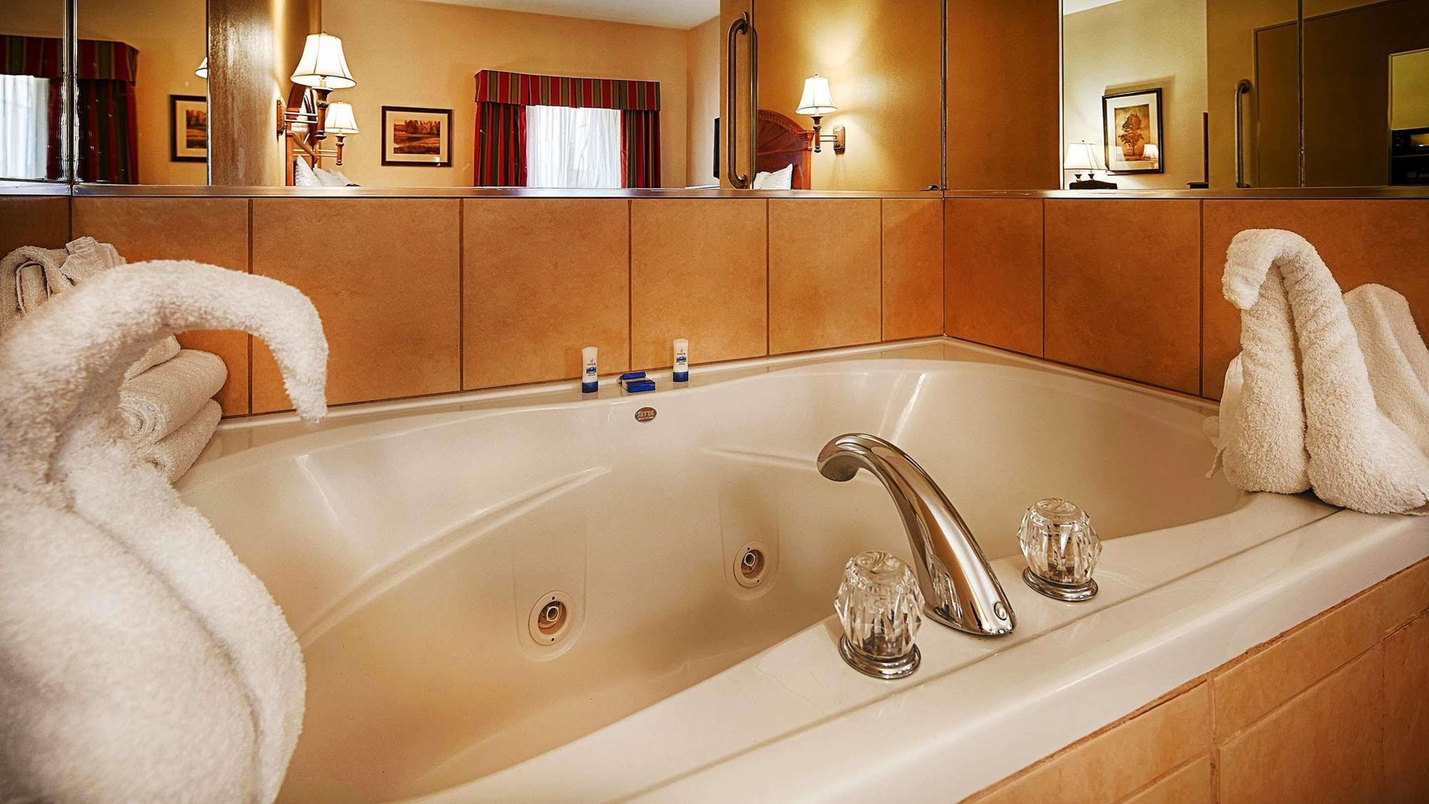 Best Western Plus Midwest City Inn & Suites Экстерьер фото
