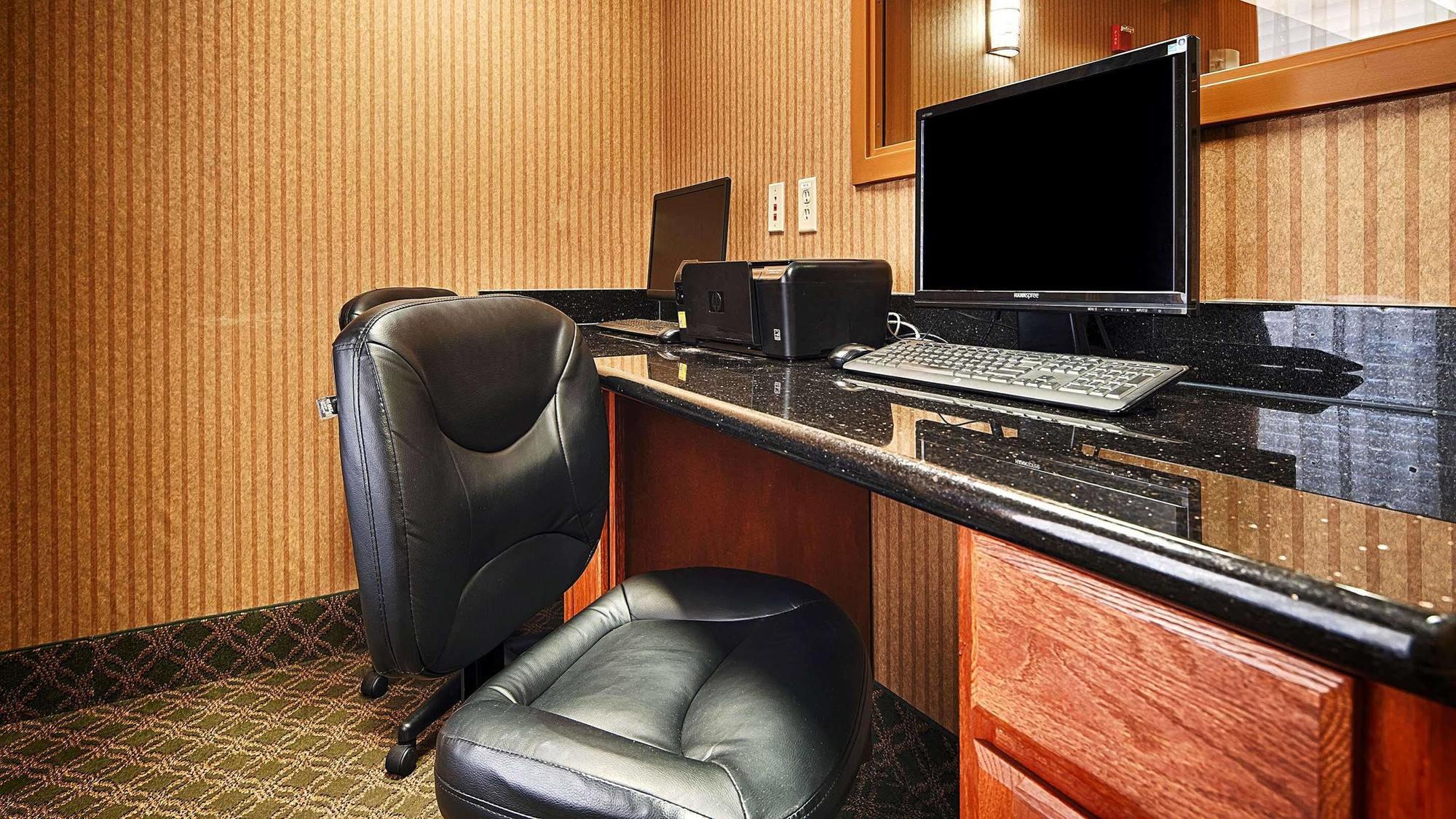 Best Western Plus Midwest City Inn & Suites Экстерьер фото